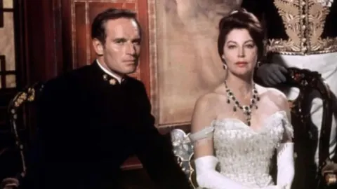 55 дней в Пекине — кадр 9