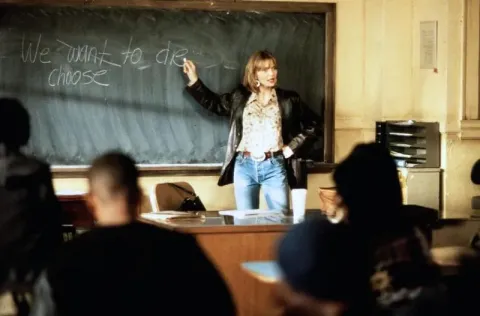 Опасные умы — кадр 8