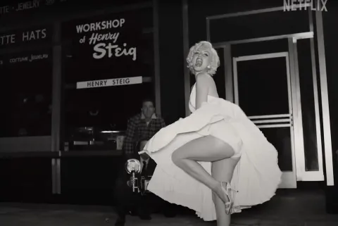 Блондинка — кадр 7