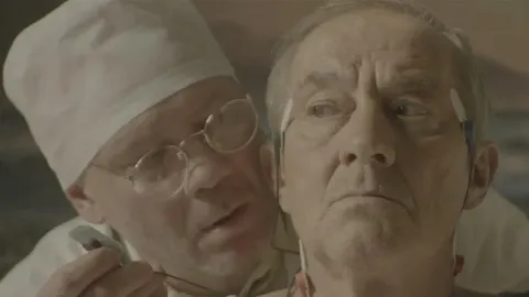 В Кейптаунском порту… — кадр 2