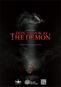 Постер к Не смотри на демона бесплатно